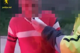 Abia se ținea pe picioare. Un tânăr a urcat la ghidonul unei motociclete, fiind în stare de ebrietate avansată